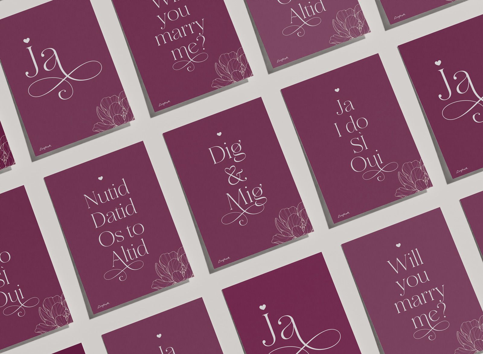 En masse postkort med tekst på