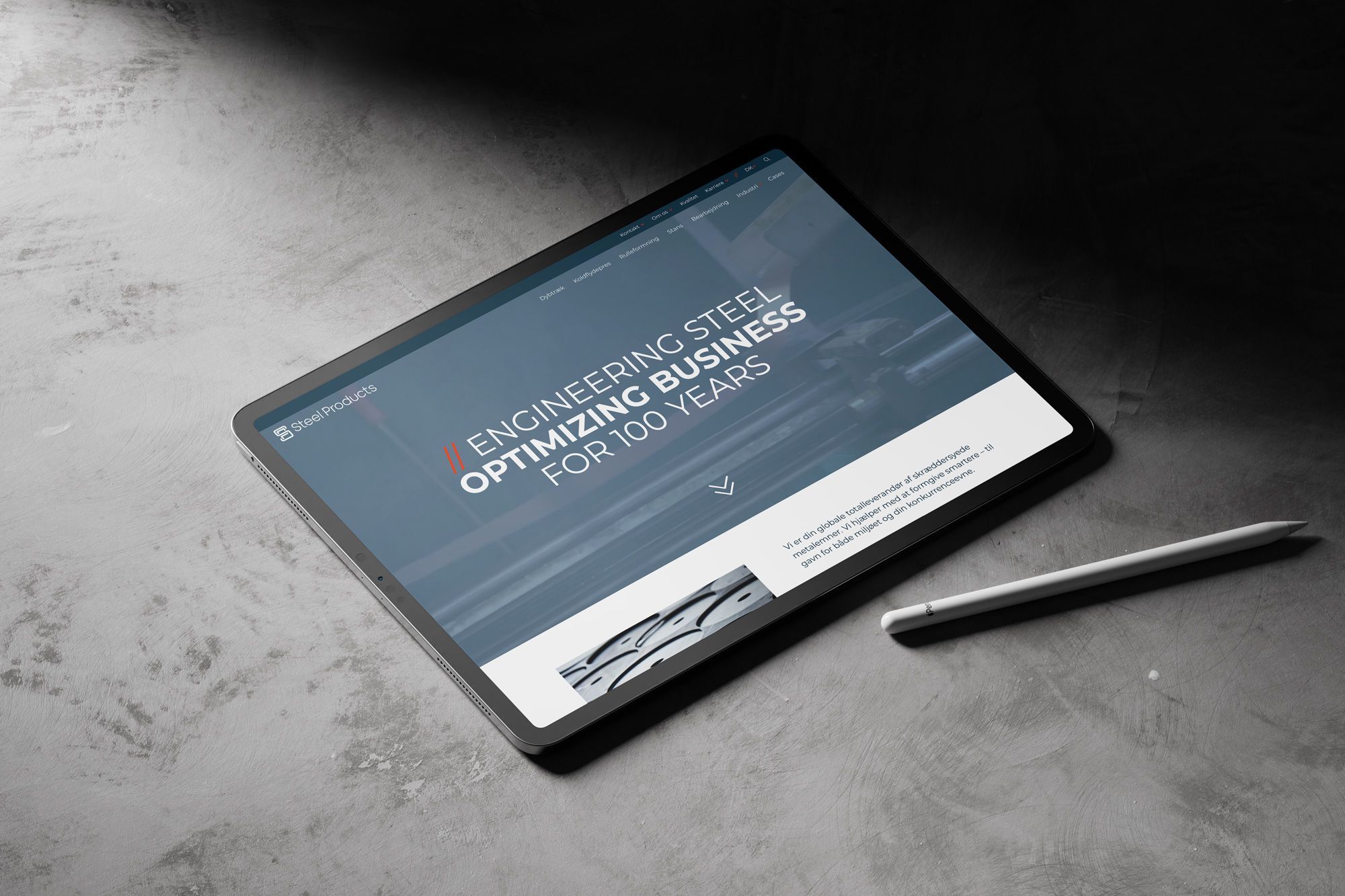 Ipad med steel products website på